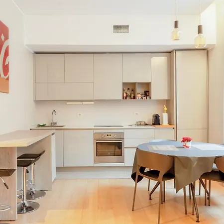 Apartamento Commenda, 28 - Comodo Per Tribunale - Centrale *